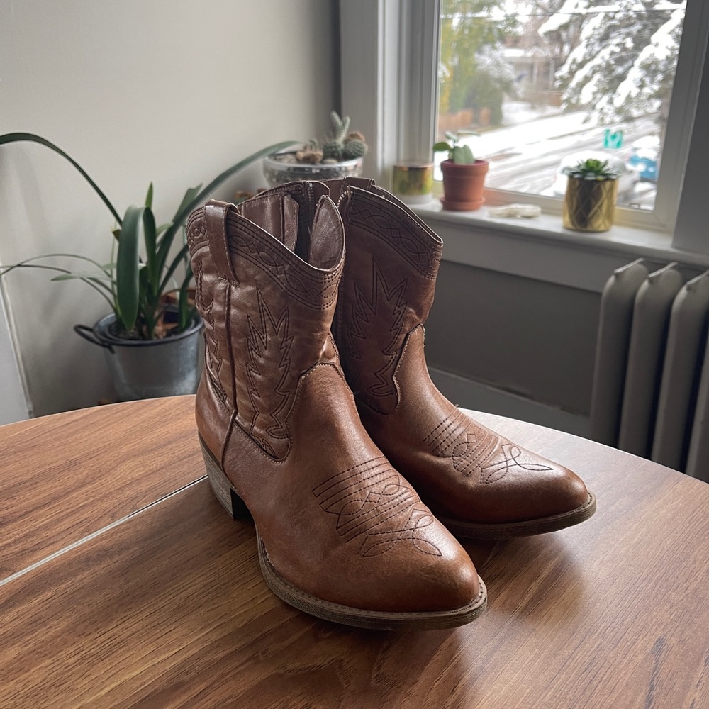Womens cowgirl boots size 8 | Coconuts by Matisse vegan leather